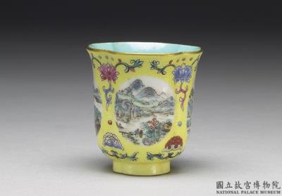 图片[3]-Begonia-shaped cup with four panels of landscape on a polychrome yellow ground in yangcai painted enamels, Qianlong reign (1736-1795), Qing dynasty-China Archive